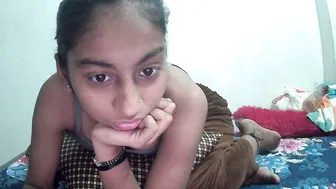 the_right_girl posing on cam (12-23-2025)