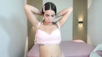 laylaember 18 webcam chat