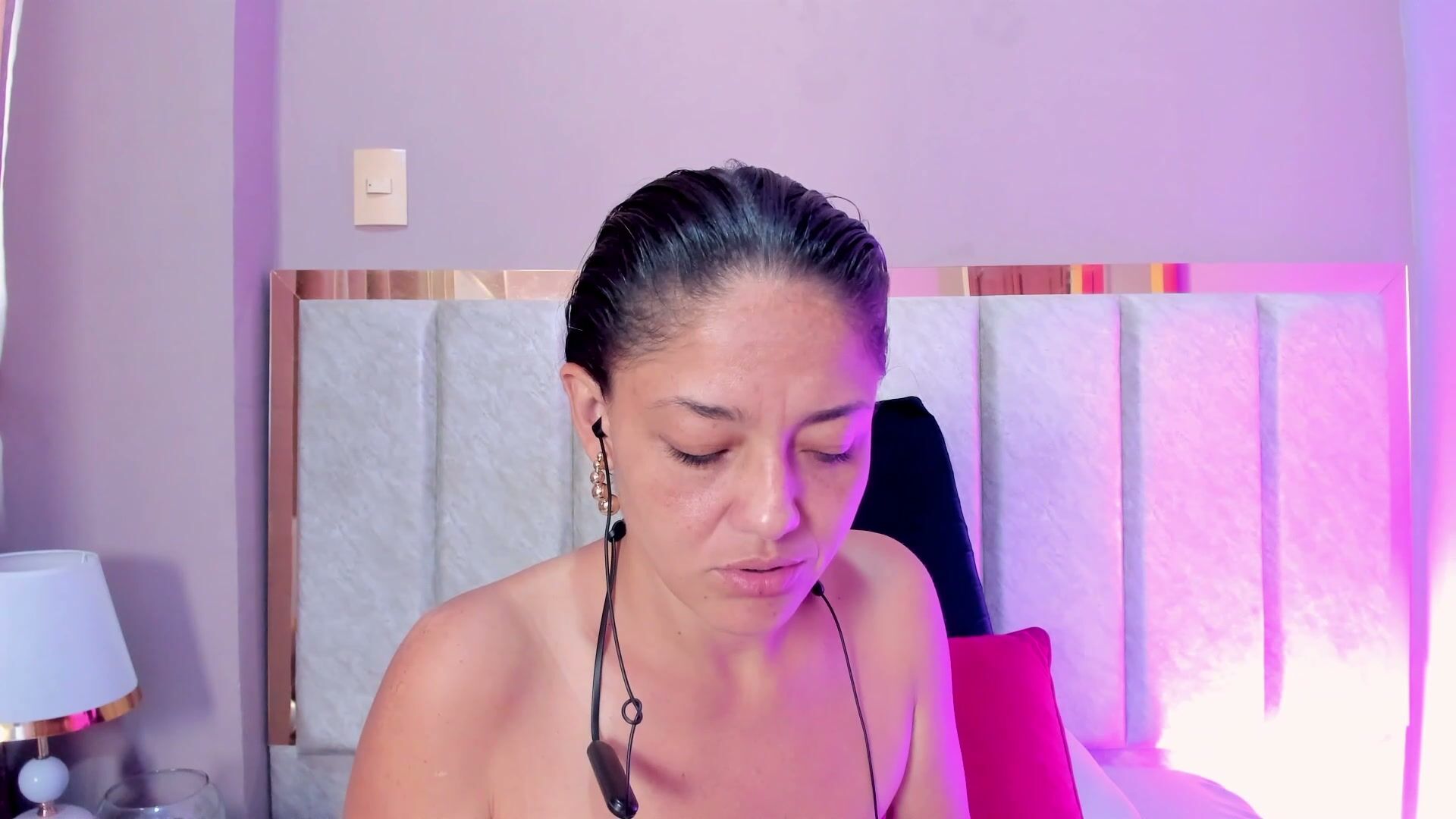 Eloisequinn milf - 12-23-2025