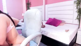 laurabigtits live cam video 23-Dec-2025