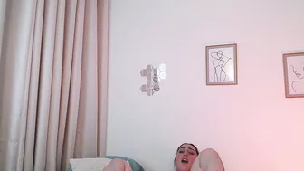 Lucy_be chat porn video 24-Dec-2025