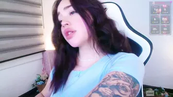 Nicolthompsonn posing on cam 24 December 2025