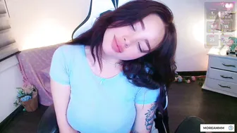 Nicolthompsonn posing on cam 24 December 2025