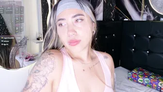 manuelaveelez amateur cam 24 December 2025