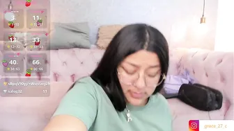 Grace77_ bigpussylips posing on webcam