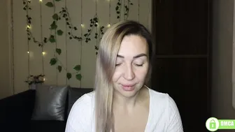 Ay_kiss_jully shy live cam video