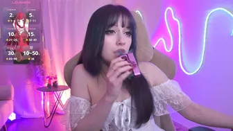 lii_luu (12/25/2025) smalltits