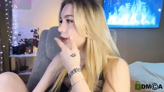 maksisisia (12/25/2025) hot