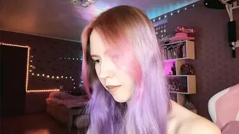 jerrienyhan posing on webcam 12-25-2025