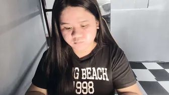 _natalieey chubby posing on webcam