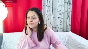 jessthewicked feet posing on webcam