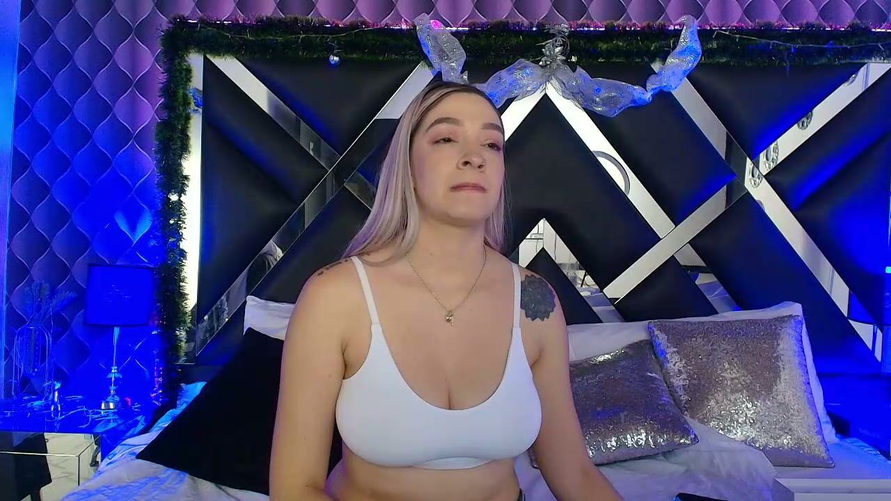 Victtoria_lee sex cam chat 12/27/2025