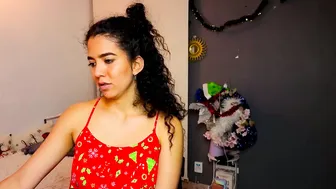 maithe_perroni on webcam 12/27/2025