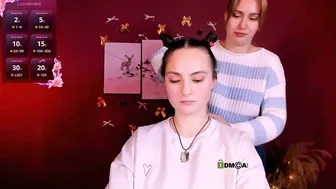 Naya_dream lesbian posing on cam