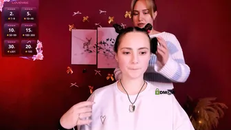 Naya_dream lesbian posing on cam