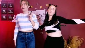 Naya_dream lesbian posing on cam