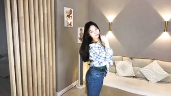 Instashorts cute live on cam