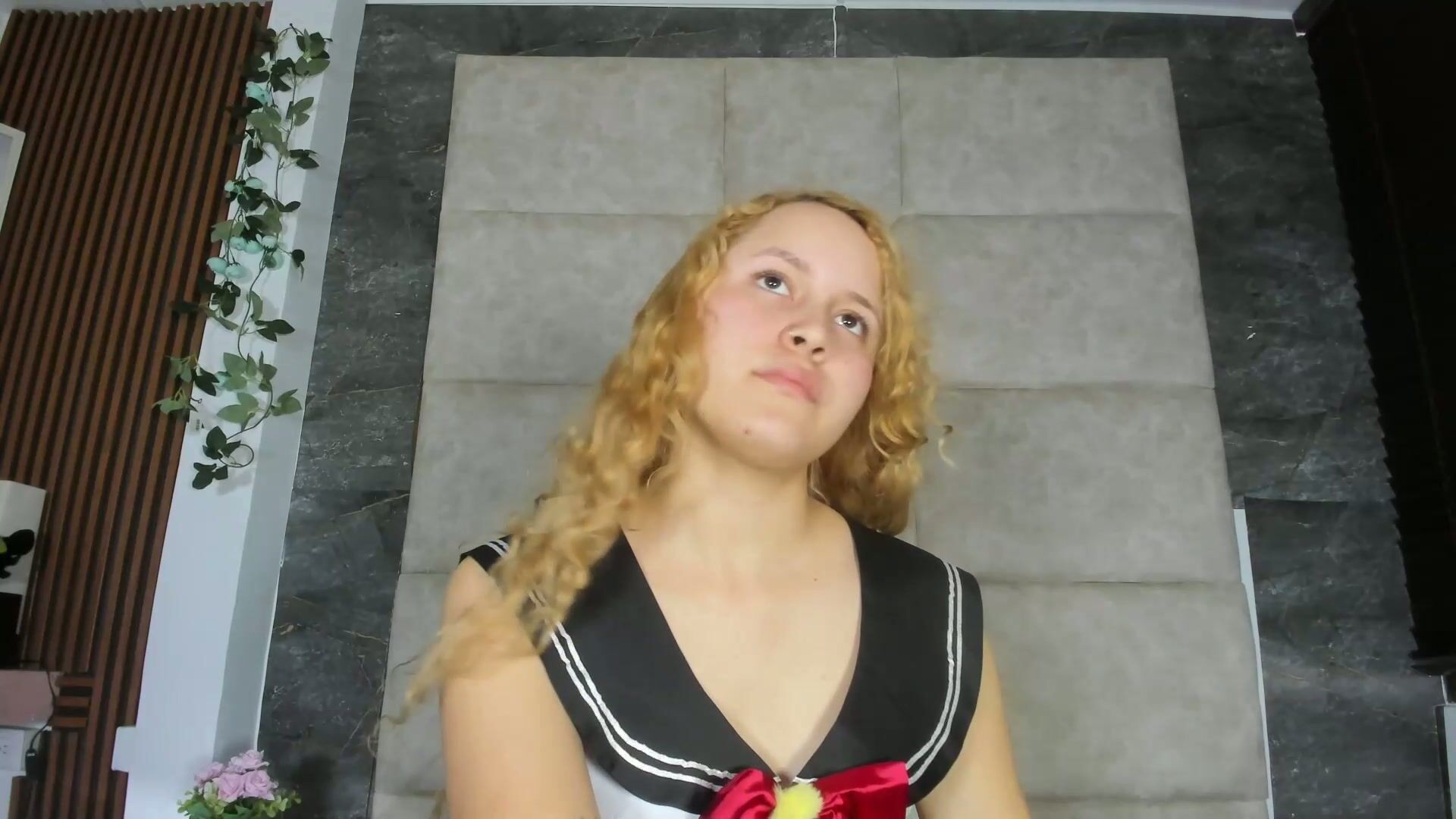 angel_white_001 webcam 12/27/2025