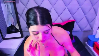 venusowen_ posing on webcam porn chat video