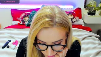 Verrasweet4u cam chat (12/28/2025)