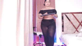 Agathaa_white on webcam (12/29/2025)