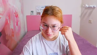 Angelinalow on cam 29-Dec-25
