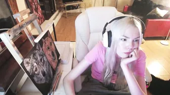 Tinykylie webcam 13-Jun-25