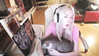 Tinykylie webcam 13-Jun-25