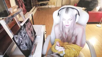 Tinykylie gaming sex chat cam
