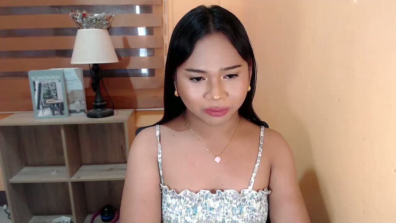 Sweet_hoelly posing on webcam 12-30-2025