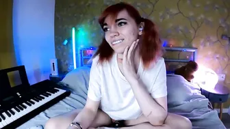 Olivka_flower shy video