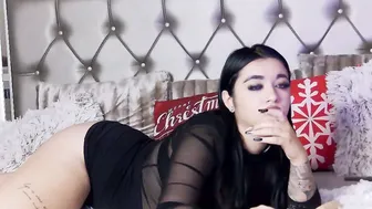 larabloom (12/30/2025)