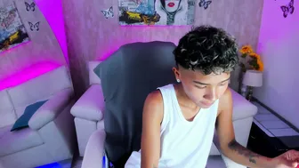 nova_sex1 tomboy posing on webcam