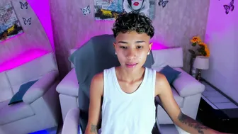 nova_sex1 tomboy posing on webcam