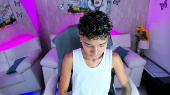 nova_sex1 tomboy posing on webcam