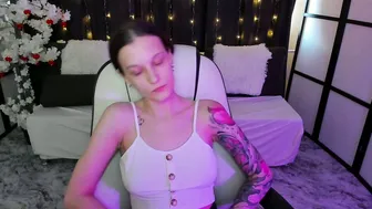 krisdoeil nude on cam 01-02-2026