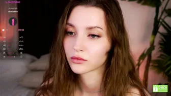 bonniecannon young posing on cam