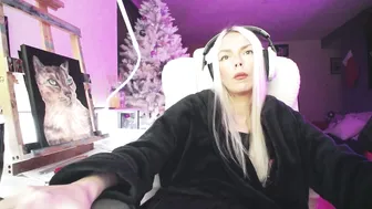 tinykylie young (01-04-2026)