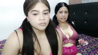 2moons_full_of_love porn video on cam