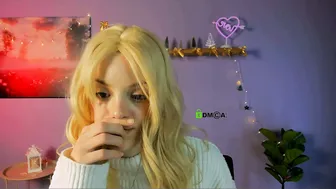 rina_glow on webcam 05-Jan-26