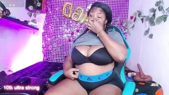 Niawk_ bigtits on webcam