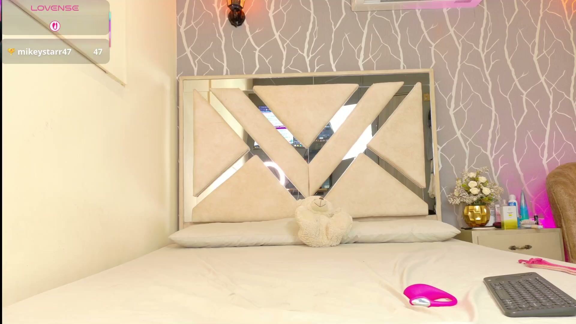 vanessa_guzman1 on cam - (01-06-2026)