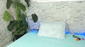Arianarouge sex cam posing on webcam