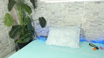 Arianarouge sex cam posing on webcam