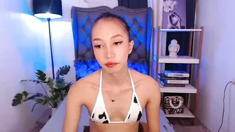 tskitty_girl squirt posing on cam