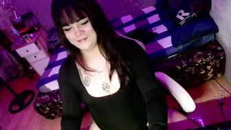 Hermaphrodite199x smallcock on cam