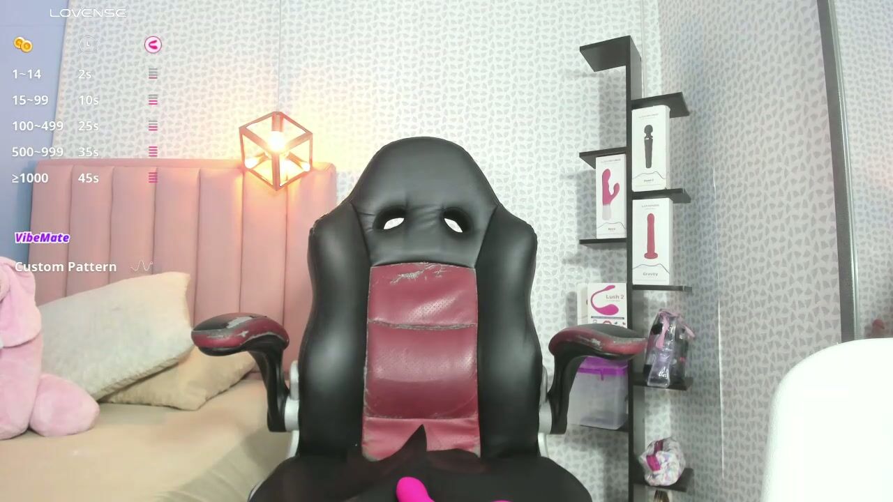 megancero posing on cam 01-08-2026