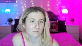 Camilladreamer blonde on webcam