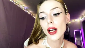 Allyoursss1212 blonde on webcam