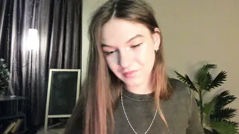 luna_lust_21 nicemusic posing on cam